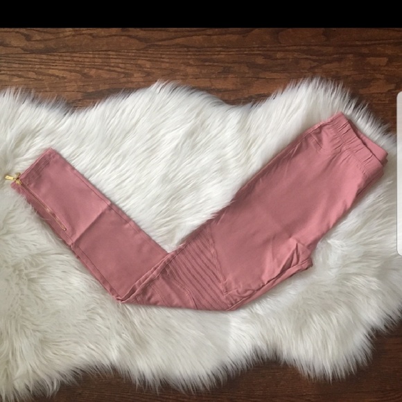 🌺Adorable Mauve Moto Jeggings with ankle zippers - Picture 4 of 4